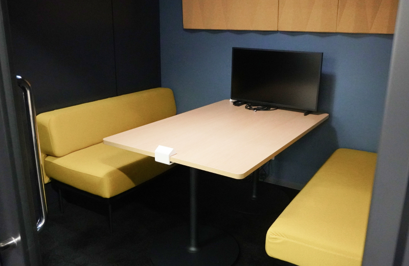 執務室 & MEETING ROOM